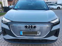 Grau Gebraucht 2023 Audi Q4 e-tron Comfort SUV | 36.900 € (Fairer Preis)