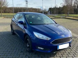 Blau Gebraucht 2017 Ford Focus Kleinwagen | 9.900 € (Fairer Preis)