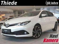 White pearl metallic Gebraucht 2015 Toyota Auris Design Limousine | 9.750 € (Fairer Preis)