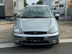 Grau Gebraucht 2003 Ford Focus Finesse Limousine | 1.990 € (Etwas zu teuer)