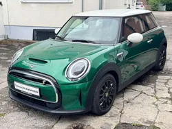 British racing green iv Gebraucht 2022 Mini Cooper SE Classic Kleinwagen | 15.490 € (Superpreis)