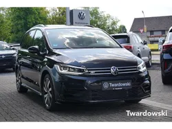 Schwarz Gebraucht 2024 VW Touran Highline Van / Kleinbus | 40.490 € (Etwas zu teuer)