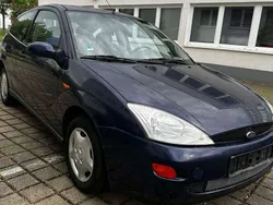 Blau Gebraucht 2001 Ford Focus Futura Limousine | 1.190 € (Fairer Preis)