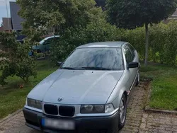Silber Gebraucht 1997 BMW 316 | 1.740 €
