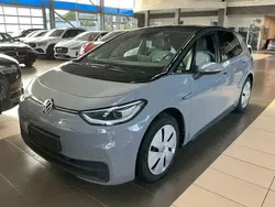 Gletscherweiß metallic schwarz (metallic) Gebraucht 2021 VW ID.3 Pro Kleinwagen | 21.948 € (Fairer Preis)