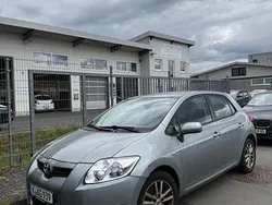Grau Gebraucht 2009 Toyota Auris Limousine | 4.500 €