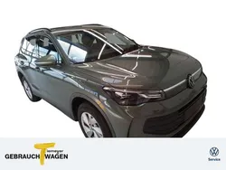 Cipressinogrün metallic Gebraucht 2025 VW Tiguan Life SUV | 32.490 € (Superpreis)