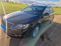 Schwarz Gebraucht 2015 Skoda Superb Exclusive Kombi | 9.190 € (Guter Preis)