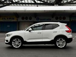 Weiß Gebraucht 2019 Volvo XC40 Momentum SUV | 25.400 € (Fairer Preis)