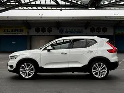 Weiß Gebraucht 2019 Volvo XC40 Momentum SUV | 26.000 € (Fairer Preis)