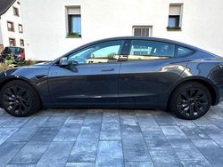 Grau Gebraucht 2022 Tesla Model 3 RWD Limousine | 26.800 € (Fairer Preis)