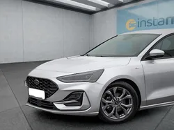 Silber Gebraucht 2024 Ford Focus Limousine | 26.249 € (Fairer Preis)