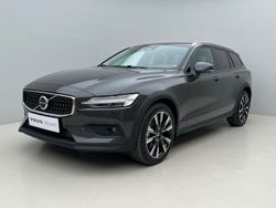 Grau Gebraucht 2024 Volvo V60 CC Plus Kombi | 44.310 € (Fairer Preis)