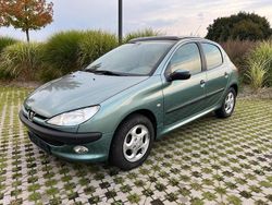 Grün Gebraucht 2001 Peugeot 206 Kleinwagen | 2.000 € (Teuer)