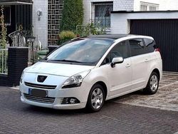 Weiß Gebraucht 2014 Peugeot 5008 Business-Line Van / Kleinbus | 5.700 € (Etwas zu teuer)