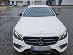 Weiß Gebraucht 2016 Mercedes E220 AMG line Limousine | 22.999 € (Superpreis)