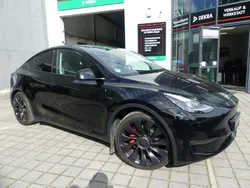 Schwarz (metallic) Gebraucht 2024 Tesla Model Y Performance SUV | 42.800 € (Fairer Preis)
