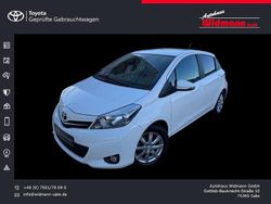 Schneeweiß Gebraucht 2013 Toyota Yaris Edition Kleinwagen | 7.390 € (Etwas zu teuer)