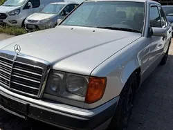 Silber Gebraucht 1992 Mercedes E220 Limousine | 2.000 €