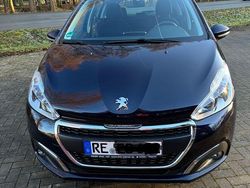 Blau Gebraucht 2018 Peugeot 208 Signature Sky Kleinwagen | 7.900 € (Fairer Preis)