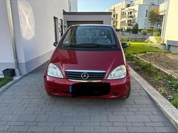 Rot Gebraucht 2000 Mercedes A140 Kleinwagen | 1.750 €