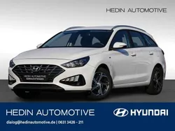 Atlas white / sol Gebraucht 2024 Hyundai i30 Select Limousine | 20.893 € (Superpreis)