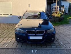 Blau Gebraucht 2009 BMW 330 Sport Line Kombi | 7.399 € (Fairer Preis)