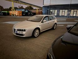 Silber Gebraucht 2010 Alfa Romeo 159 Kombi | 3.599 € (Etwas zu teuer)