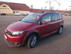 Rot Gebraucht 2014 VW Touran Cross Van / Kleinbus | 6.300 €