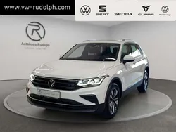 Pure white Gebraucht 2023 VW Tiguan Move SUV | 35.879 € (Etwas zu teuer)