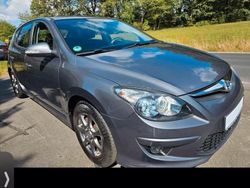 Grau Gebraucht 2011 Hyundai i30 Classic Kombi | 4.000 € (Etwas zu teuer)