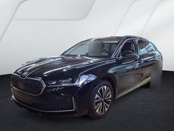 Ebony schwarz metallic Gebraucht 2025 Skoda Superb Selection Kombi | 41.930 €