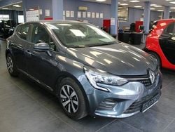 Grau Gebraucht 2021 Renault Clio V Experience Limousine | 12.980 € (Guter Preis)