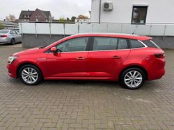Rot Gebraucht 2017 Renault Mégane IV Intens Limousine | 8.900 € (Etwas zu teuer)
