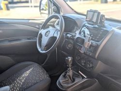 Weiß Gebraucht 2016 Opel Combo Van / Kleinbus | 5.700 € (Guter Preis)