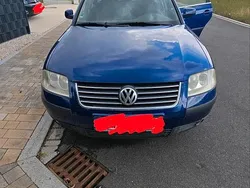 Blau Gebraucht 2001 VW Passat Kombi | 600 € (Fairer Preis)