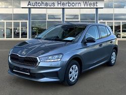 Graphite grau met. Gebraucht 2025 Skoda Fabia Essence Limousine | 16.450 € (Guter Preis)