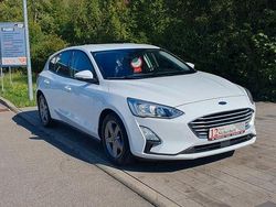 Weiß Gebraucht 2019 Ford Focus Trend Limousine | 10.590 € (Etwas zu teuer)
