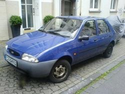 Blau Gebraucht 1998 Ford Fiesta Kleinwagen | 380 € (Guter Preis)