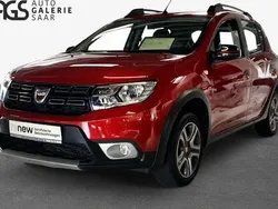 Fusionrot Gebraucht 2017 Dacia Sandero Celebration Kleinwagen | 12.999 € (Fairer Preis)