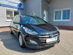 Schwarz Gebraucht 2016 Hyundai i30 Classic Limousine | 9.900 € (Etwas zu teuer)