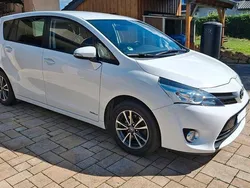 Weiß Gebraucht 2015 Toyota Verso Van / Kleinbus | 9.400 € (Fairer Preis)