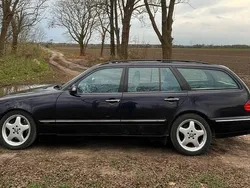 Blau Gebraucht 1999 Mercedes E430 Avantgarde Limousine | 3.000 €