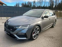 Grau Gebraucht 2022 Skoda Octavia RS Kombi | 29.200 € (Fairer Preis)
