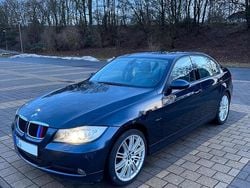Blau Gebraucht 2005 BMW 320 Limousine | 1.900 € (Superpreis)