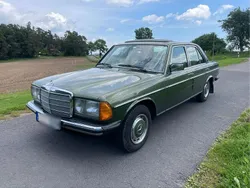 Grün Gebraucht 1983 Mercedes E230 Limousine | 14.900 €