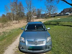 Silber Gebraucht 2009 Toyota Avensis Kombi | 1.900 €