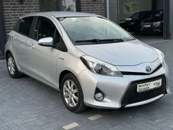 Silber Gebraucht 2014 Toyota Yaris Hybrid Edition Limousine | 11.990 € (Fairer Preis)