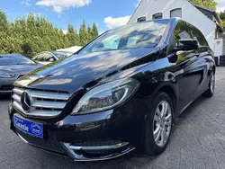 Kosmosschwarz Gebraucht 2015 Mercedes B180 Style Van / Kleinbus | 8.250 €
