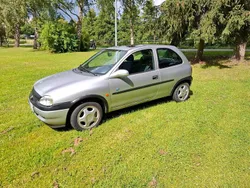 Grau Gebraucht 1998 Opel Corsa Kleinwagen | 1.599 € (Fairer Preis)